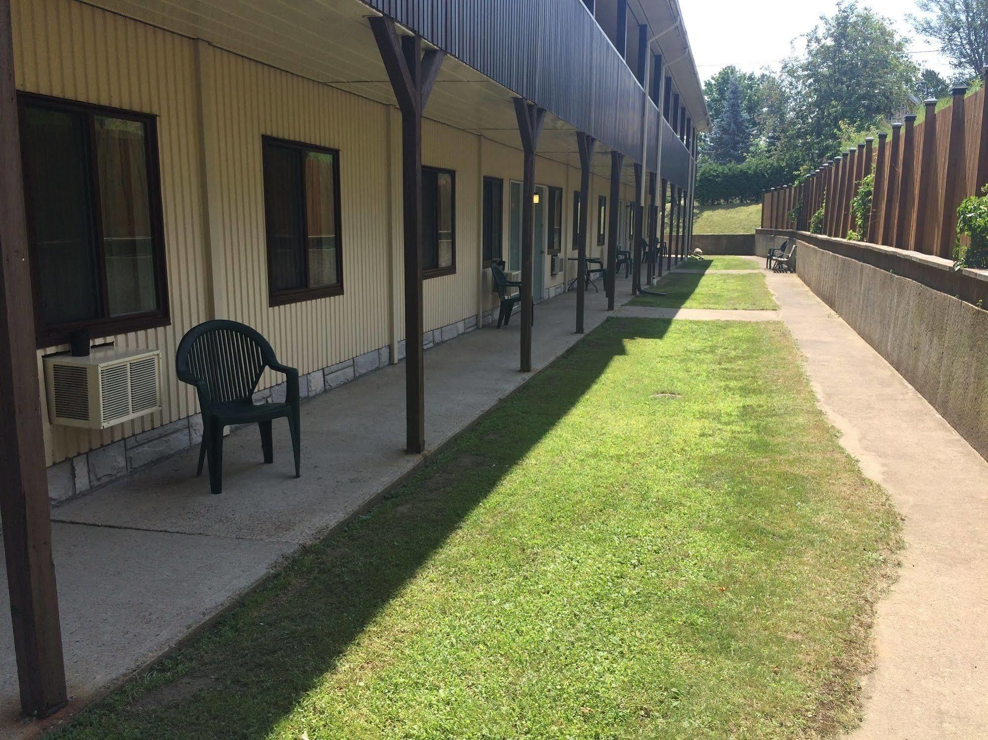 Shemron Suites Hotel Deep River Esterno foto